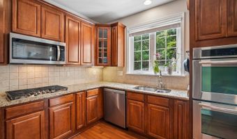 4049 COLUMBIA Pike, Arlington, VA 22204