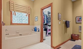 1059 Oakwood Dr, Alliance, OH 44601