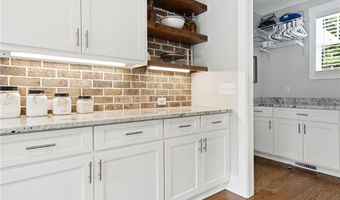 180 Laurel Ridge Ln, Ball Ground, GA 30107