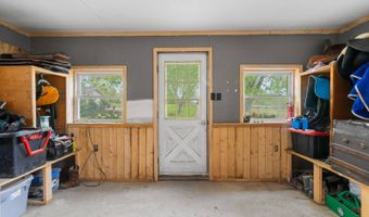 802 QUEEN ANN Rd, Amsterdam, NY 12010