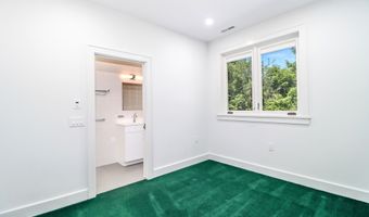 13 Kellogg St, Brookfield, CT 06804