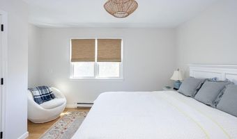 8 Key Ct, Newport, RI 02840