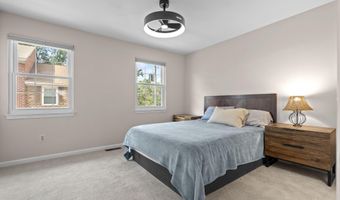 938 S ROLFE St, Arlington, VA 22204
