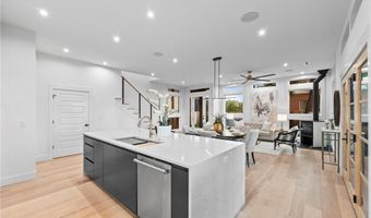 609 SW 4th St, Bentonville, AR 72712