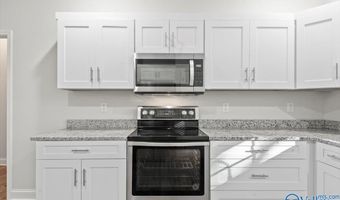 314 Creekside Dr, Albertville, AL 35950