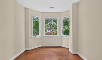 4705 22ND St N, Arlington, VA 22207
