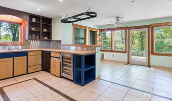 40 Governors View Rd, Asheville, NC 28805