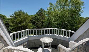 39 Brenton Rd, Newport, RI 02840