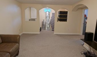 99 Yankee Ave, Bangor, ME 04401