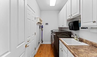324 Meadowbrook Country Club Est, Ballwin, MO 63011