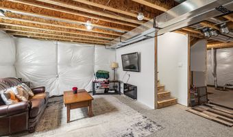 605 Ellis Cir, Adel, IA 50003