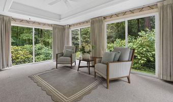 28 Buttonwood Rd, Bedford, NH 03110