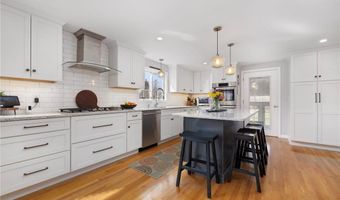 14 Hulls Ct, Jamestown, RI 02835