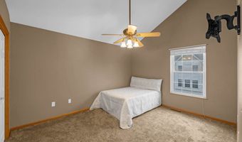 1046 10th Ave NW, Altoona, IA 50009