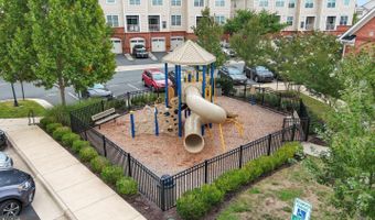 43032 STUARTS GLEN Ter 102, Ashburn, VA 20148