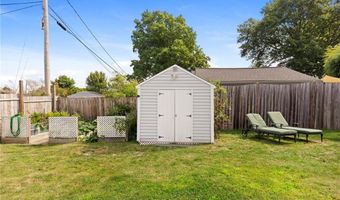 67 Linden St, Middletown, RI 02842