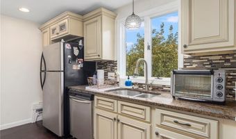 58 Needle Grove Pt D, North Providence, RI 02904