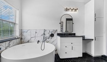 4160 Towne Green Cir, Addison, TX 75001