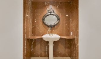 4446 Hayvenhurst Ave, Encino, CA 91436