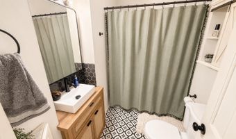 203 N Cross St, Angola, IN 46703