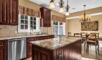 12 White Oak Ln 112, Aberdeen, NJ 07747
