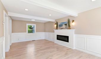 31 Flat Rock Rd, Branford, CT 06405