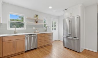 115 S IRIS St, Alexandria, VA 22304