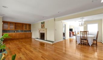 76 Parkview Dr, Albertson, NY 11507