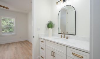 13 Woods Ln, Beaufort, SC 29907