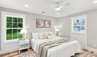 40 Congregational St, Bristol, RI 02809