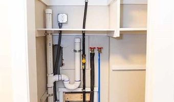 2 Holmes Rd, Coventry, RI 02816