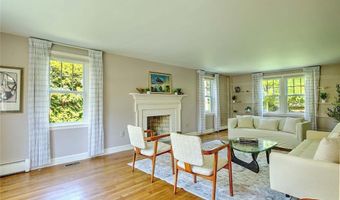 11 Henry Dr, Barrington, RI 02806