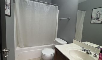 228 Sharon Oaks Ct, Benton, AR 72019
