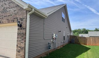 565 Goldstone Ln, Boiling Springs, SC 29316