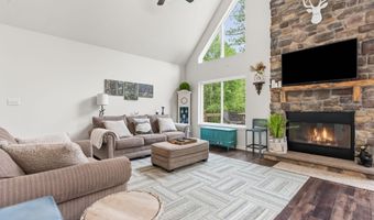 15 Bishop Cir, Albrightsville, PA 18210