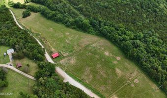 000 Farm Road 1182, Aurora, MO 65605