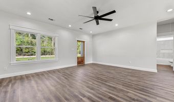 212 Hugo St, Bay St. Louis, MS 39520