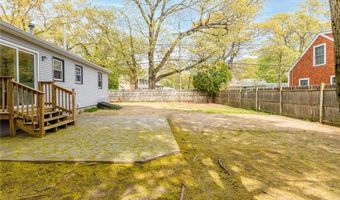 4 Ellsworth St, Warwick, RI 02886