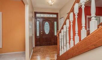 742 Arbor Ridge Ct, Ballwin, MO 63021