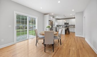 48 Willow St, Cheshire, CT 06410