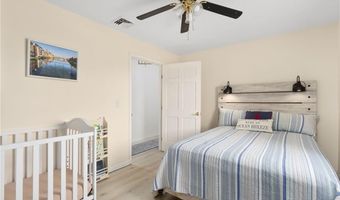 27 Ocean View Dr, Middletown, RI 02842