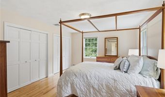 136 Holly Hills Ln, North Kingstown, RI 02874