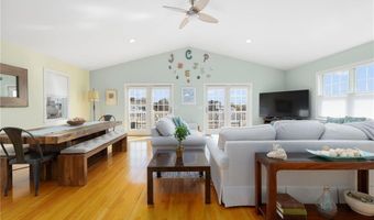 18 STARFISH Dr, Narragansett, RI 02882