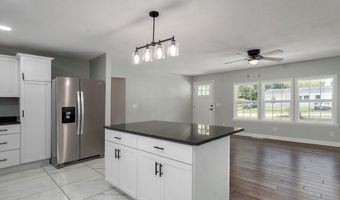 116 E Hadley St, Aurora, MO 65605