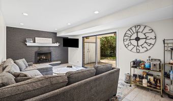 219 W Appletree Ln, Arlington Heights, IL 60004