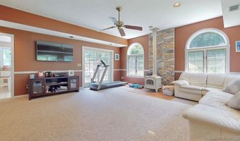 523 Overlook Dr, Orange, CT 06477