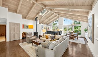 855 Reiten Dr, Ashland, OR 97520