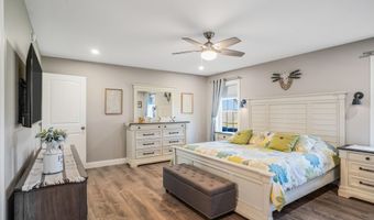 40 Knoll Crest Dr, Bangor, ME 04401