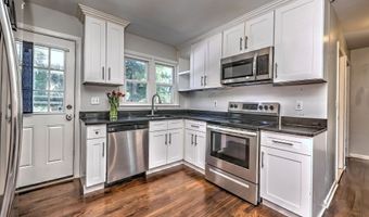 150 Hillcrest Rd, Bridgeport, CT 06606