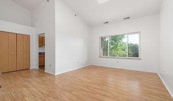 881 N Swift Rd 206, Addison, IL 60101